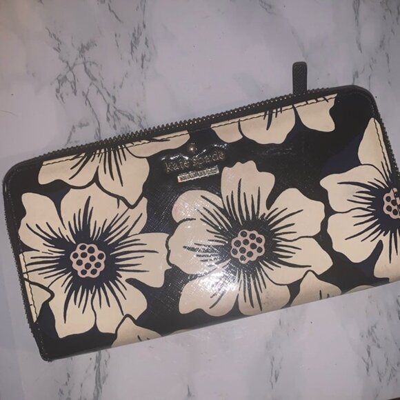 Kate Spade ♠️ rare floral continental zipped secure wallet
